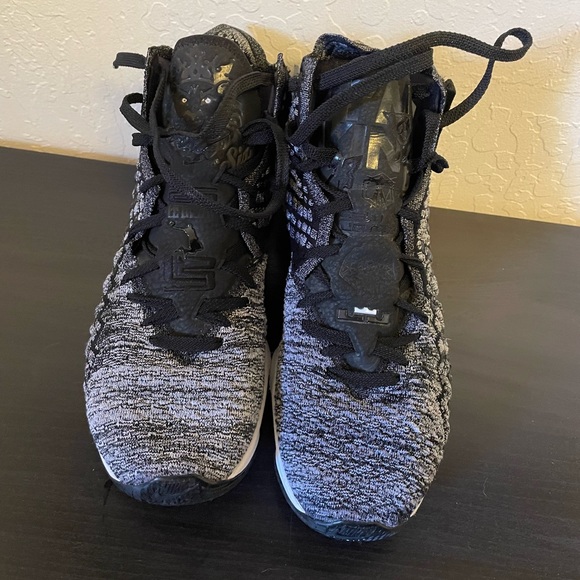 Lebron 17 Black and White - Picture 5 of 6